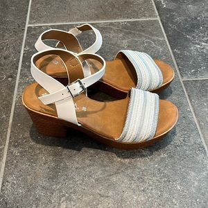 Patrizia Sz 6 36 Heeled White Sandals metallic and white stripe